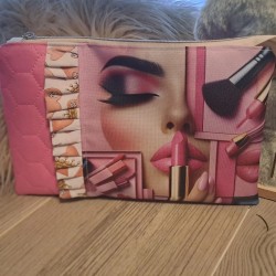 Ajoutez une touche de douceur et de style à vos projets DIY avec ce panneau polyester imperméable maquillage, rose